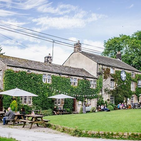 The Lister Arms Hotel Малхам Екстериор снимка